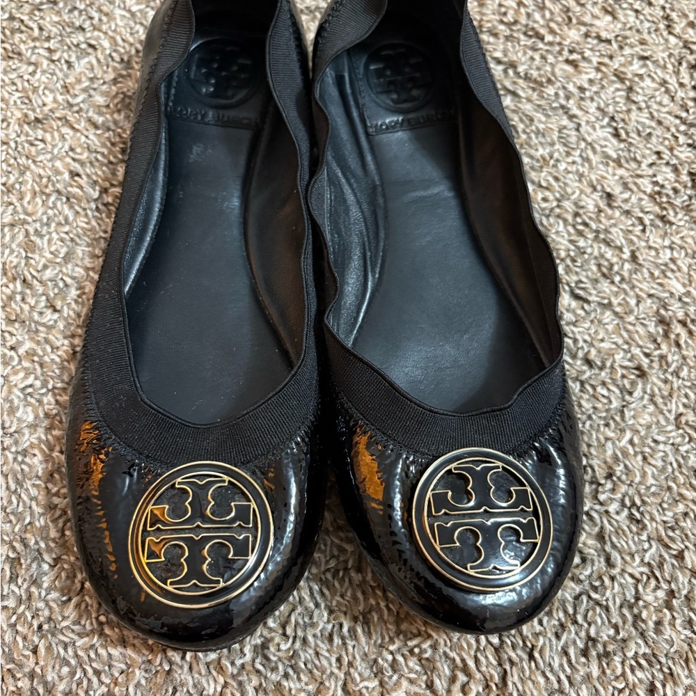 Tory Burch Shiny Black Flats with Gold Logo - Picture 1 of 9